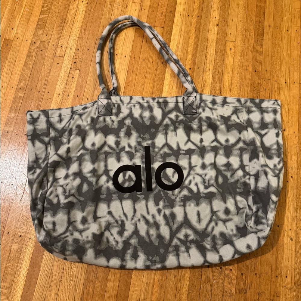 ALO Yoga Tie-Dye Tote Bag